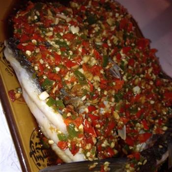 辣味蒸鲤鱼怎么做，辣味蒸鲤鱼怎么做好吃，辣味蒸鲤鱼做法