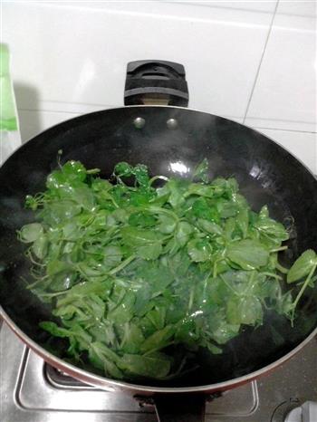 蒜炒豌豆尖怎么做，蒜炒豌豆尖怎么做好吃，蒜炒豌豆尖做法