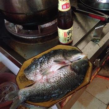 辣味蒸鲤鱼怎么做，辣味蒸鲤鱼怎么做好吃，辣味蒸鲤鱼做法