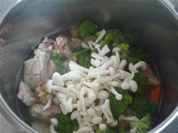 杂蔬排骨汤怎么做，杂蔬排骨汤怎么做好吃，杂蔬排骨汤做法