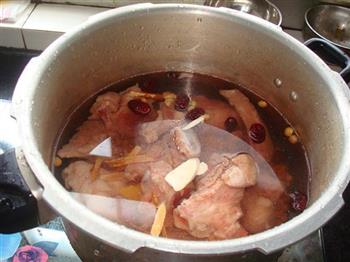 黄豆胡萝卜煲茼骨怎么做，黄豆胡萝卜煲茼骨怎么做好吃，黄豆胡萝卜煲茼骨做法