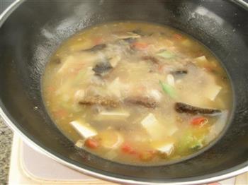 海鲜酸辣豆腐汤怎么做，海鲜酸辣豆腐汤怎么做好吃，海鲜酸辣豆腐汤做法