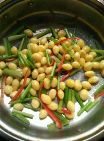 白果炒芹菜怎么做，白果炒芹菜怎么做好吃，白果炒芹菜做法