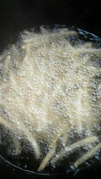 椒盐蒜香薯条怎么做，椒盐蒜香薯条怎么做好吃，椒盐蒜香薯条做法