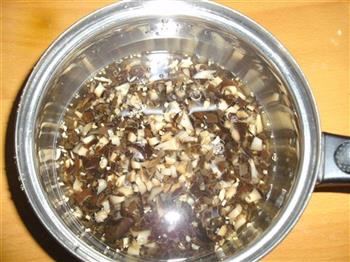 黑蒜香菇木耳汤怎么做，黑蒜香菇木耳汤怎么做好吃，黑蒜香菇木耳汤做法
