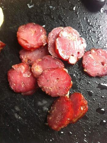 腊肠蒸鳊鱼怎么做，腊肠蒸鳊鱼怎么做好吃，腊肠蒸鳊鱼做法