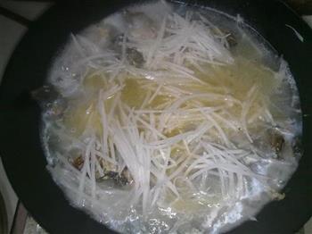 银丝鲫鱼汤怎么做，银丝鲫鱼汤怎么做好吃，银丝鲫鱼汤做法