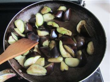 豆瓣茄子炒油条怎么做，豆瓣茄子炒油条怎么做好吃，豆瓣茄子炒油条做法