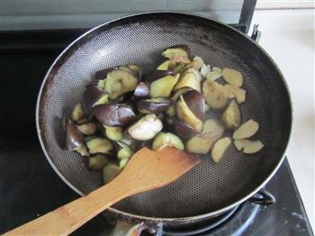 豆瓣茄子炒油条怎么做，豆瓣茄子炒油条怎么做好吃，豆瓣茄子炒油条做法