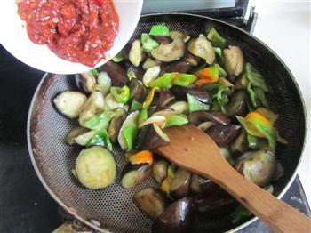 豆瓣茄子炒油条怎么做，豆瓣茄子炒油条怎么做好吃，豆瓣茄子炒油条做法