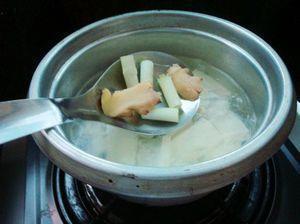 西红柿豆腐紫菜汤怎么做，西红柿豆腐紫菜汤怎么做好吃，西红柿豆腐紫菜汤做法