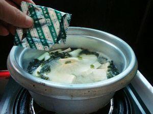 西红柿豆腐紫菜汤怎么做，西红柿豆腐紫菜汤怎么做好吃，西红柿豆腐紫菜汤做法