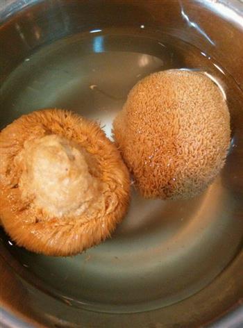 猴头菇花旗参煲鸡汤怎么做，猴头菇花旗参煲鸡汤怎么做好吃，猴头菇花旗参煲鸡汤做法