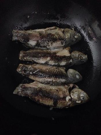 胡萝卜鲫鱼汤怎么做，胡萝卜鲫鱼汤怎么做好吃，胡萝卜鲫鱼汤做法