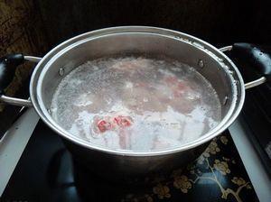 南瓜薏米骨头汤怎么做，南瓜薏米骨头汤怎么做好吃，南瓜薏米骨头汤做法