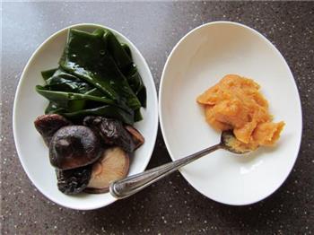香菇海带味增汤怎么做，香菇海带味增汤怎么做好吃，香菇海带味增汤做法