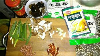 香辣榨菜土豆粉怎么做，香辣榨菜土豆粉怎么做好吃，香辣榨菜土豆粉做法