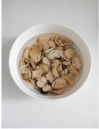 草菇炒塌菜怎么做，草菇炒塌菜怎么做好吃，草菇炒塌菜做法