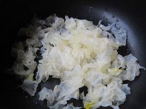 黄瓜银耳汤怎么做，黄瓜银耳汤怎么做好吃，黄瓜银耳汤做法