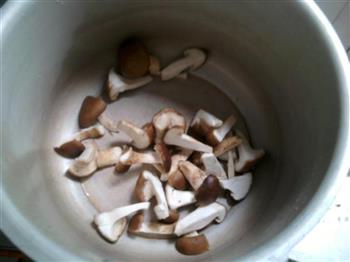 冬菇猪脚汤怎么做，冬菇猪脚汤怎么做好吃，冬菇猪脚汤做法