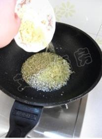 姜蒜香汁菠菜怎么做，姜蒜香汁菠菜怎么做好吃，姜蒜香汁菠菜做法