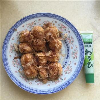 章鱼小丸子和烤鸟蛋怎么做，章鱼小丸子和烤鸟蛋怎么做好吃，章鱼小丸子和烤鸟蛋做法