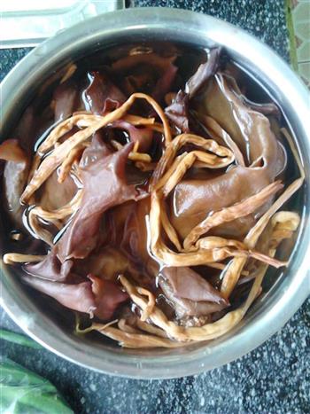 砂锅菌鲜汤怎么做，砂锅菌鲜汤怎么做好吃，砂锅菌鲜汤做法