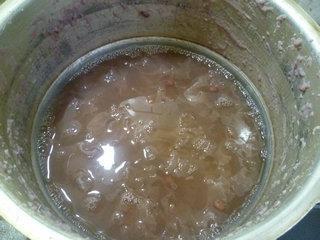 小红豆银耳汤怎么做，小红豆银耳汤怎么做好吃，小红豆银耳汤做法