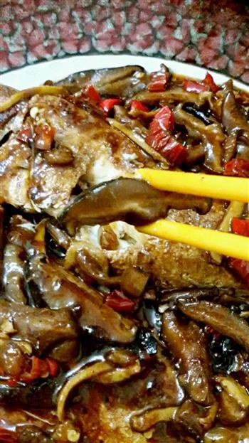 香辣冬菇烩金线鱼怎么做，香辣冬菇烩金线鱼怎么做好吃，香辣冬菇烩金线鱼做法