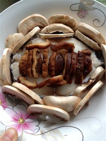蘑菇豆酱蒸鳕鱼怎么做，蘑菇豆酱蒸鳕鱼怎么做好吃，蘑菇豆酱蒸鳕鱼做法