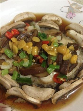蘑菇豆酱蒸鳕鱼怎么做，蘑菇豆酱蒸鳕鱼怎么做好吃，蘑菇豆酱蒸鳕鱼做法