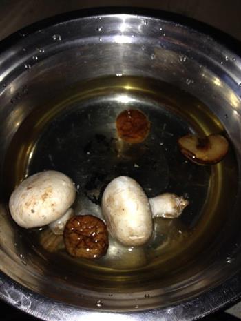 蘑菇豆酱蒸鳕鱼怎么做，蘑菇豆酱蒸鳕鱼怎么做好吃，蘑菇豆酱蒸鳕鱼做法