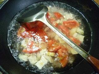 西红柿羊尾笋汤怎么做，西红柿羊尾笋汤怎么做好吃，西红柿羊尾笋汤做法