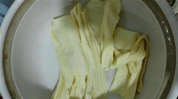 红色鱼头焖支竹怎么做，红色鱼头焖支竹怎么做好吃，红色鱼头焖支竹做法