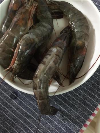 番茄烧大虾怎么做，番茄烧大虾怎么做好吃，番茄烧大虾做法
