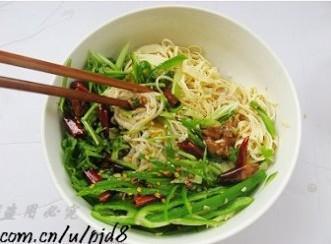 金针菇拌干豆腐丝怎么做，金针菇拌干豆腐丝怎么做好吃，金针菇拌干豆腐丝做法