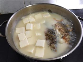 百分百奶白河鲫鱼豆腐汤怎么做，百分百奶白河鲫鱼豆腐汤怎么做好吃，百分百奶白河鲫鱼豆腐汤做法