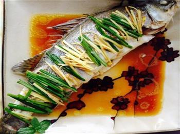 北京年夜饭必备清蒸鲈鱼怎么做，北京年夜饭必备清蒸鲈鱼怎么做好吃，北京年夜饭必备清蒸鲈鱼做法