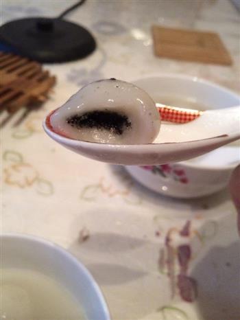 黑芝麻汤圆元宵怎么做，黑芝麻汤圆元宵怎么做好吃，黑芝麻汤圆元宵做法
