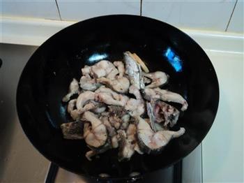 菜干黑鱼汤怎么做，菜干黑鱼汤怎么做好吃，菜干黑鱼汤做法