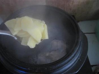 辣白菜土豆汤怎么做，辣白菜土豆汤怎么做好吃，辣白菜土豆汤做法