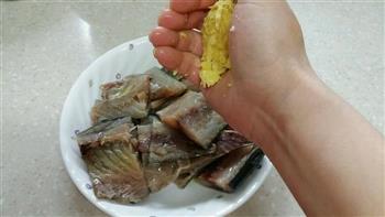 泡菜炖鲭鱼怎么做，泡菜炖鲭鱼怎么做好吃，泡菜炖鲭鱼做法
