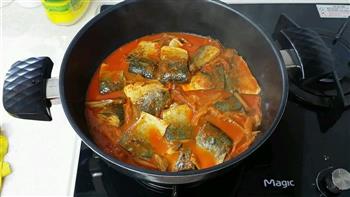 泡菜炖鲭鱼怎么做，泡菜炖鲭鱼怎么做好吃，泡菜炖鲭鱼做法