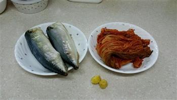 泡菜炖鲭鱼怎么做，泡菜炖鲭鱼怎么做好吃，泡菜炖鲭鱼做法