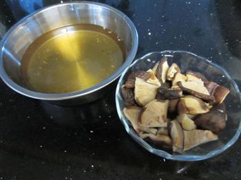 红烧香菇素肠怎么做，红烧香菇素肠怎么做好吃，红烧香菇素肠做法
