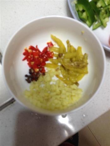 爆炒鳝鱼丝怎么做，爆炒鳝鱼丝怎么做好吃，爆炒鳝鱼丝做法