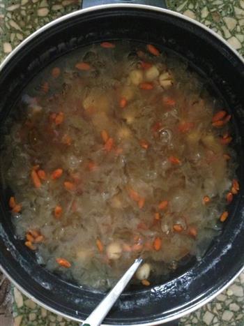 银耳莲子红枣汤怎么做，银耳莲子红枣汤怎么做好吃，银耳莲子红枣汤做法