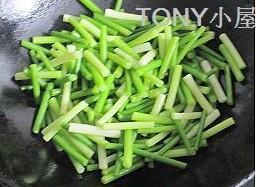 炒蒜苗怎么做，炒蒜苗怎么做好吃，炒蒜苗做法