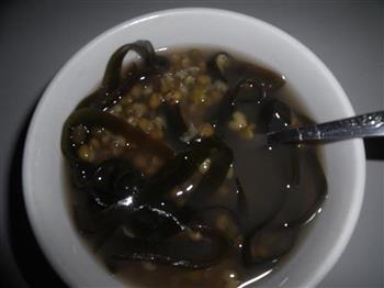 绿豆海带汤怎么做，绿豆海带汤怎么做好吃，绿豆海带汤做法