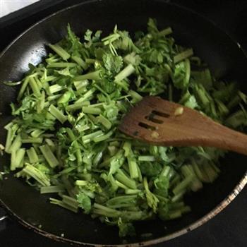 芹菜目鱼怎么做，芹菜目鱼怎么做好吃，芹菜目鱼做法